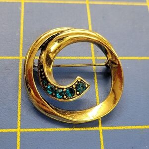 Gold Tone Green Faux Rhinestone 1.25" Pin